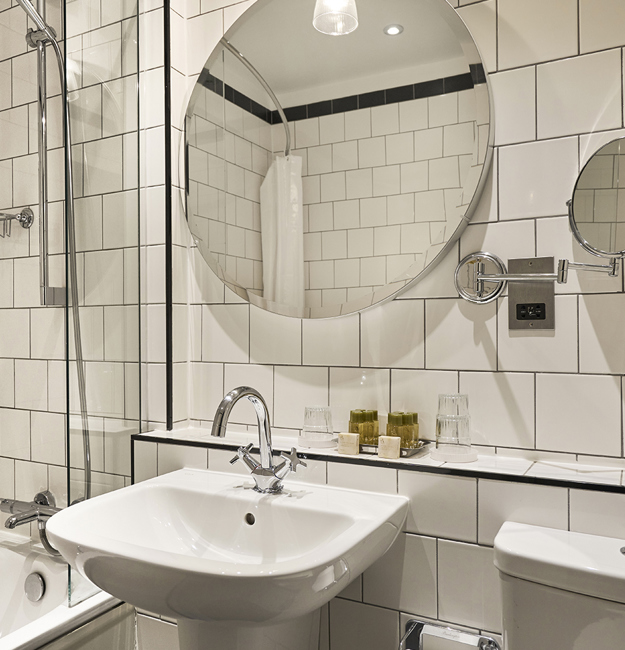 Guest Family Bathroom for 3